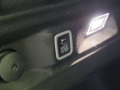 Used 2023 Jeep Grand Cherokee L Limited AWD/4WD image 28