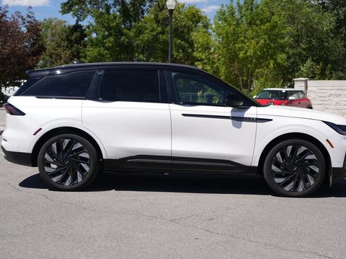 Used 2024 Lincoln Nautilus Reserve w/ Equipment Group 202A AWD/4WD image 6