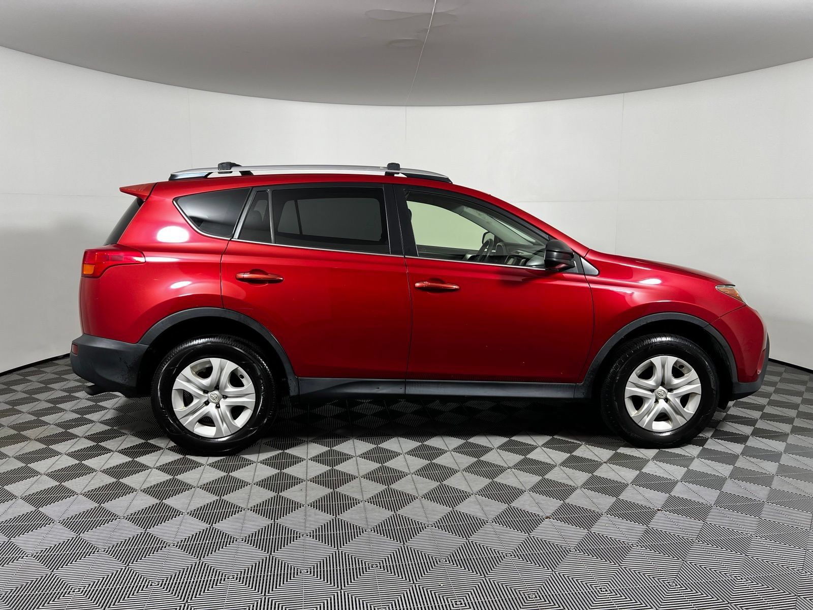 Used 2014 Toyota RAV4 LE FWD image 4
