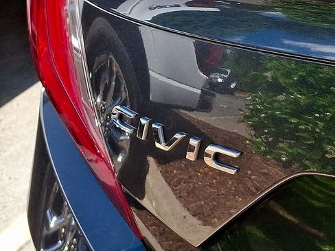 Used 2021 Honda Civic EX image 9