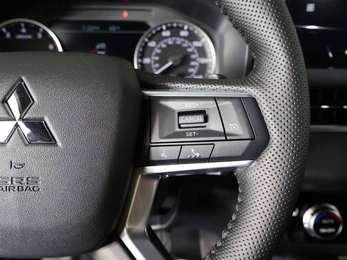 New 2026 Mitsubishi Outlander LE FWD image 38