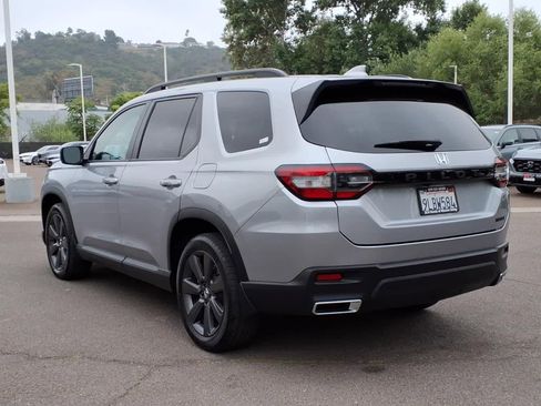 Used 2024 Honda Pilot Sport image 7