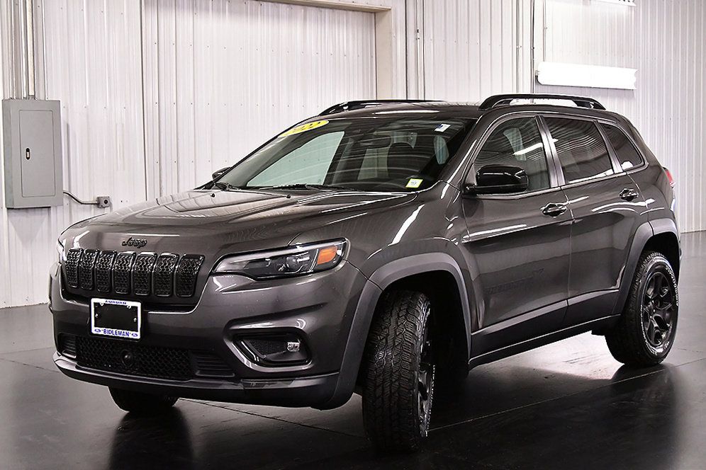 Used 2022 Jeep Cherokee Latitude AWD/4WD image 3