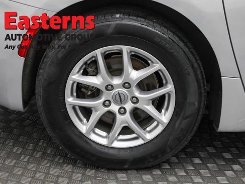 Used 2023 Chrysler Voyager LX FWD image 30
