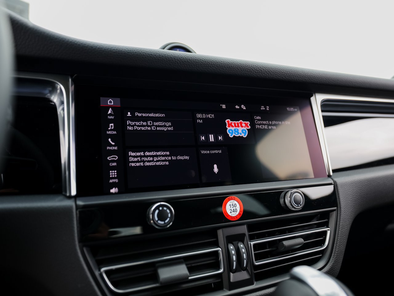 Certified 2026 Porsche Macan AWD/4WD image 18