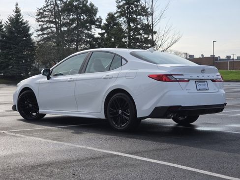 Used 2025 Toyota Camry SE image 16