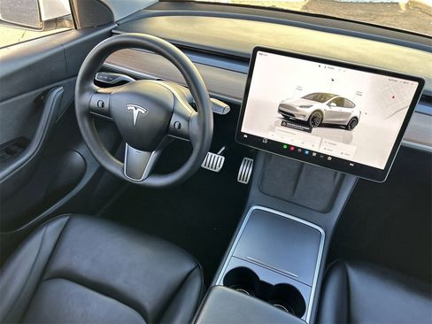 Used 2022 Tesla Model Y Performance image 10
