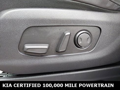 Certified 2024 Kia Carnival EX image 21