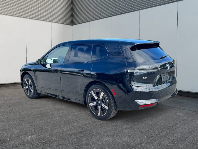 Used 2024 BMW iX xDrive50 w/ Sport Package AWD/4WD image 3