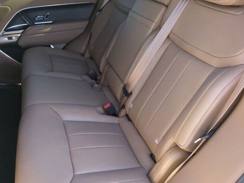 Used 2025 Land Rover Range Rover SE image 19