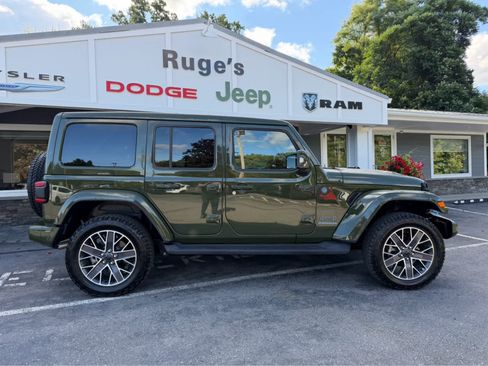 Used 2024 Jeep Wrangler High Altitude AWD/4WD image 2
