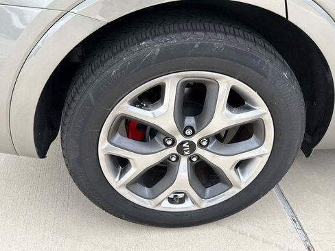 Used 2019 Kia Sorento SX image 31