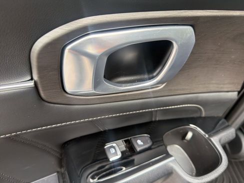 Used 2024 Kia Sorento SX Prestige AWD/4WD image 25