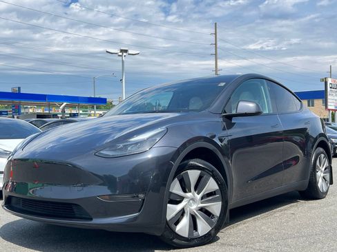 Used 2024 Tesla Model Y Long Range AWD/4WD image 29