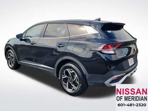 Used 2024 Kia Sportage LX image 3