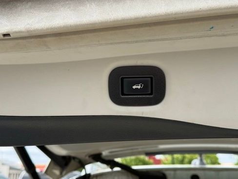 Used 2016 Nissan Rogue SV w/ SV Premium Package AWD/4WD image 14