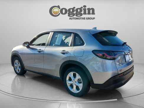 Certified 2023 Honda HR-V LX image 3