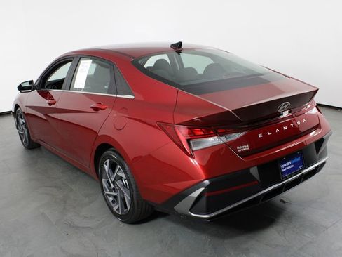 Certified 2025 Hyundai Elantra SEL image 4
