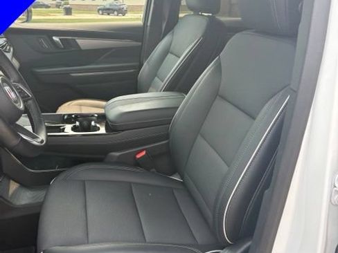 Used 2026 Buick Enclave Preferred AWD/4WD image 12