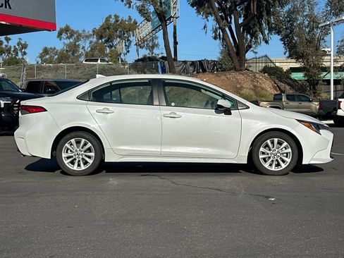 Used 2025 Toyota Corolla LE image 6