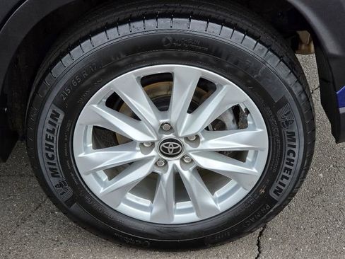 Used 2022 Toyota Corolla Cross LE AWD/4WD image 15