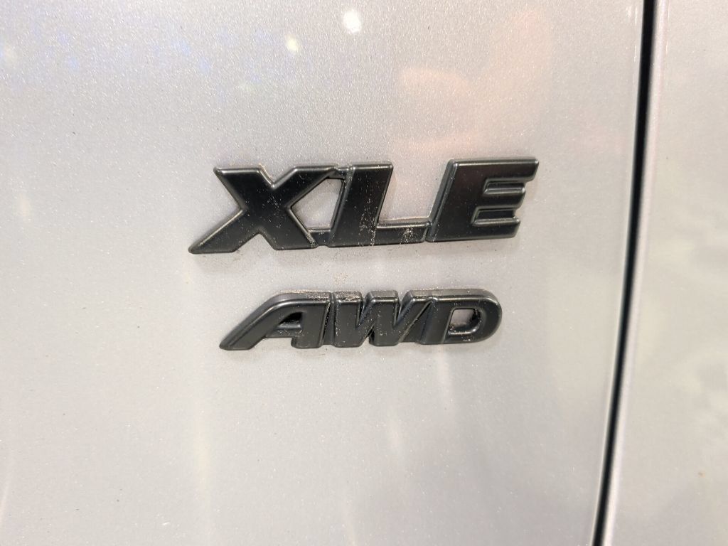 Used 2020 Toyota RAV4 XLE AWD/4WD image 7
