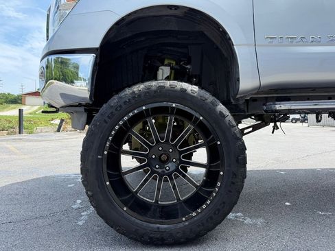 Used 2017 Nissan Titan SL image 19