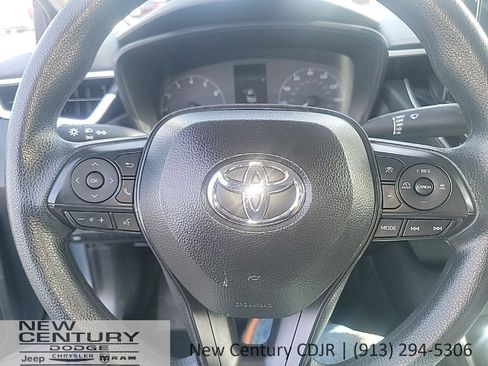 Used 2025 Toyota Corolla LE FWD image 11