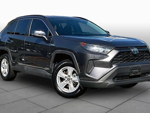 Used 2019 Toyota RAV4 LE AWD/4WD image 3