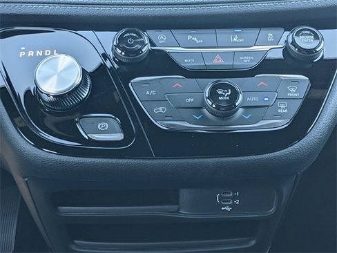 New 2026 Chrysler Pacifica Select w/ S Appearance Package image 15