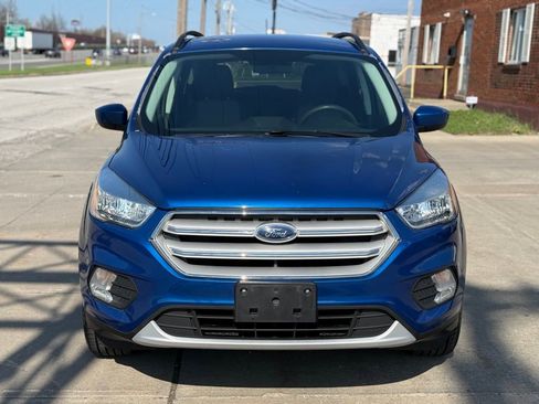 Used 2018 Ford Escape SE w/ SE Sync 3 Package AWD/4WD image 2