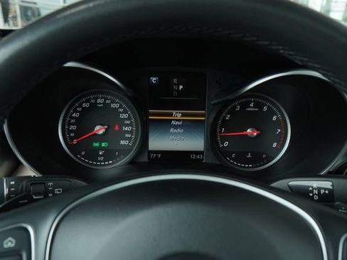 Used 2018 Mercedes-Benz GLC 300 4MATIC image 19