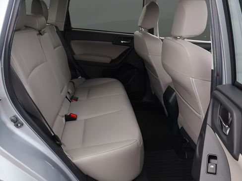 Used 2015 Subaru Forester 2.5i Limited AWD/4WD image 15