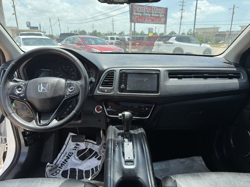 Used 2020 Honda HR-V Touring image 40