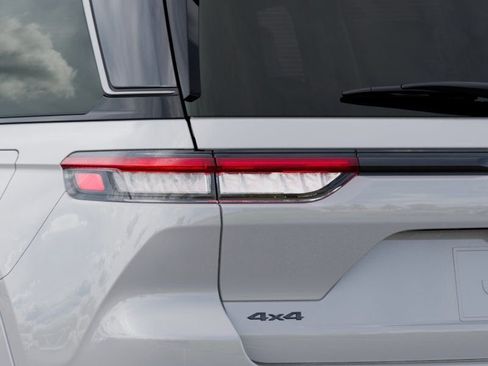 New 2026 Jeep Grand Cherokee Summit image 9