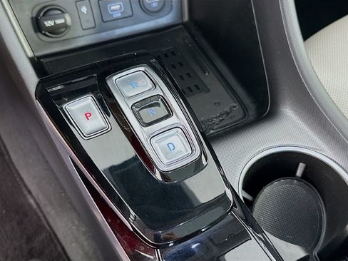 Used 2021 Hyundai Sonata Limited w/ Preferred Accessory Package FWD image 17