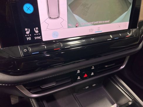 Used 2024 Volkswagen Atlas SE image 29