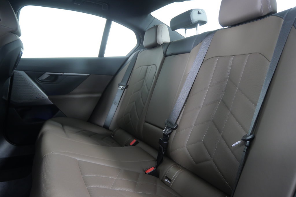 Used 2024 BMW i5 eDrive40i w/ Premium Package RWD image 16