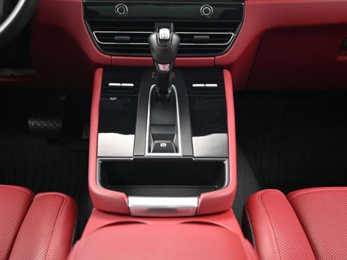 Certified 2023 Porsche Macan AWD/4WD image 10