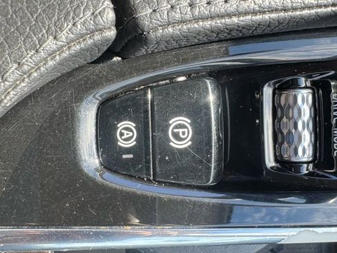 Used 2017 Volvo XC90 T6 Momentum w/ Vision Package image 28