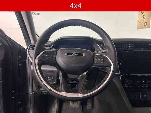 Used 2023 Jeep Grand Cherokee L Laredo image 9