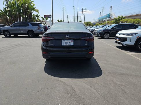 Used 2023 Volkswagen Jetta SE FWD image 6