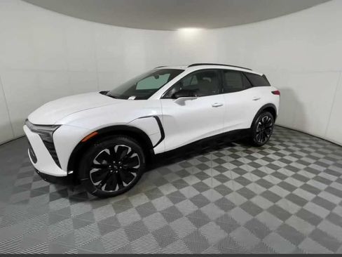 New 2025 Chevrolet Blazer EV RS RWD image 8