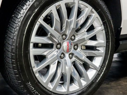 Used 2025 GMC Yukon Denali w/ Denali Reserve Package image 12