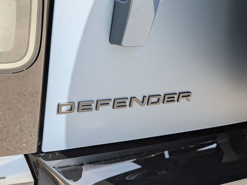 New 2026 Land Rover Defender 110 X-Dynamic SE image 32
