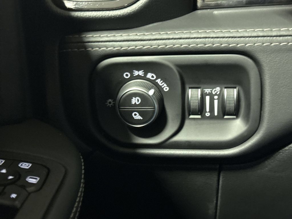 New 2026 RAM 2500 Limited AWD/4WD image 19