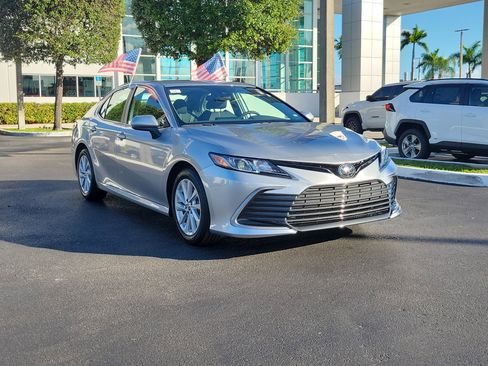 Used 2023 Toyota Camry LE image 2