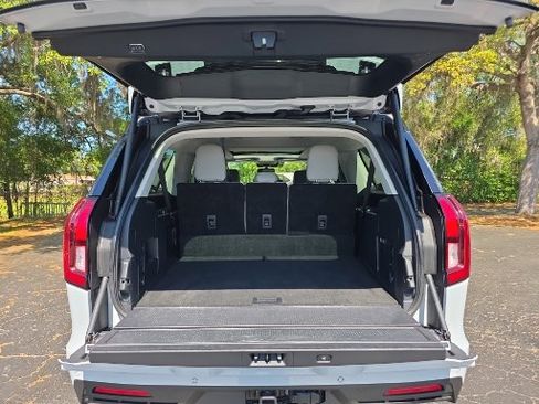 Used 2025 Ford Expedition Max Active RWD image 17