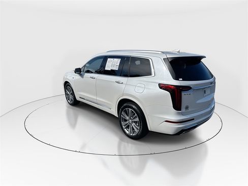 Used 2025 Cadillac XT6 Premium Luxury w/ Technology Package image 6