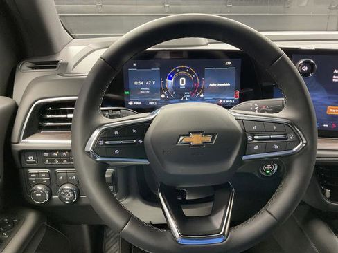 New 2026 Chevrolet Suburban LT image 15